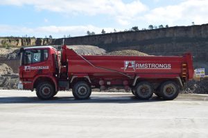 Wagon transporting aggregate